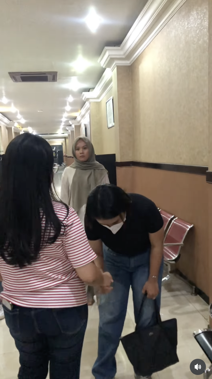 Dinda Amelia Tanjung dan pelakor suaminya